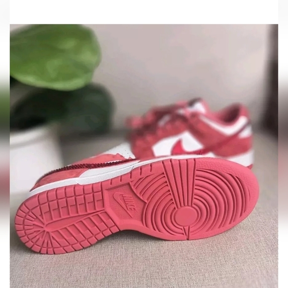 Bling Nike Dunk Low Valentines Day 2024 Pink Sneakers custom with Red Crystals - Picture 8 of 10